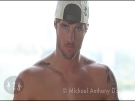 HOT STUD - ELLIOT !