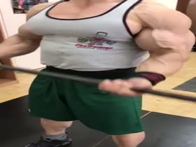 MASSIVE BICEPS !