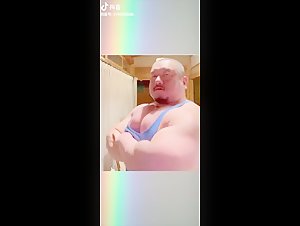 Huge muscle daddy